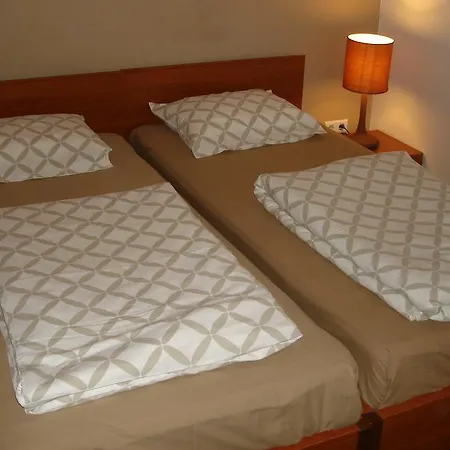 Prenociste Zan Konukevi 4*