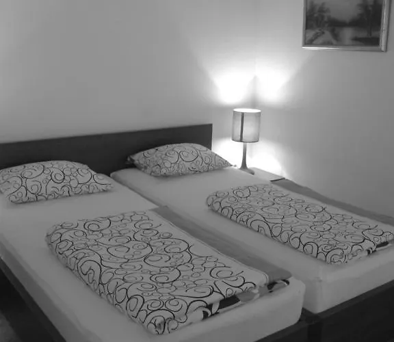 Konukevi Prenociste Zan 4*